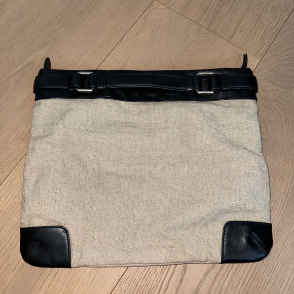 Leather and linen pouch - Picture 9 of 9